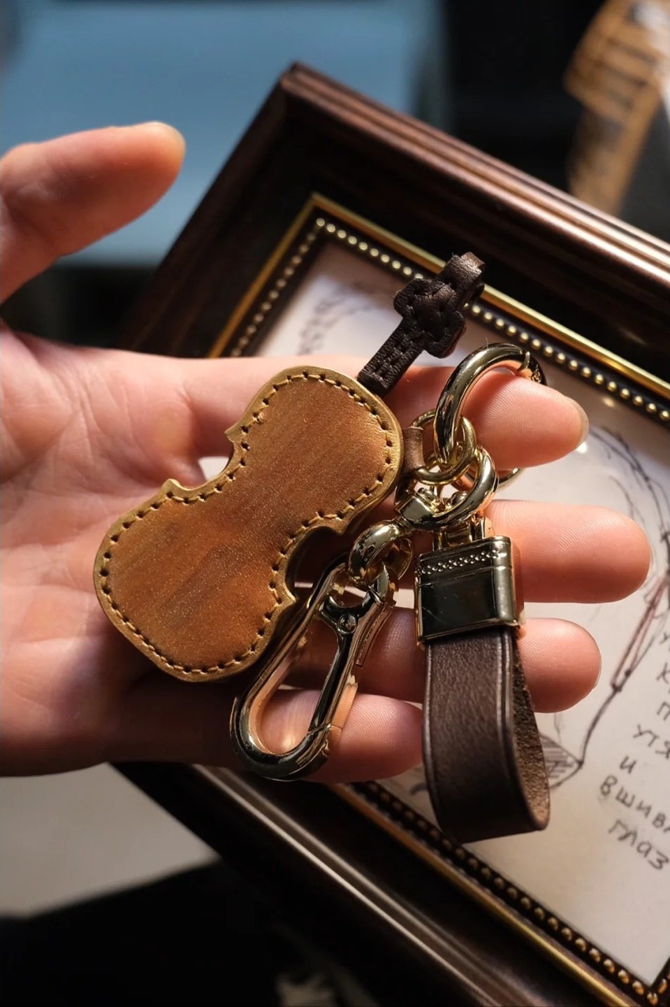 🔥Last Day 49% OFF - 🎁Crafted Leather Violin & Cello Keychain🎻