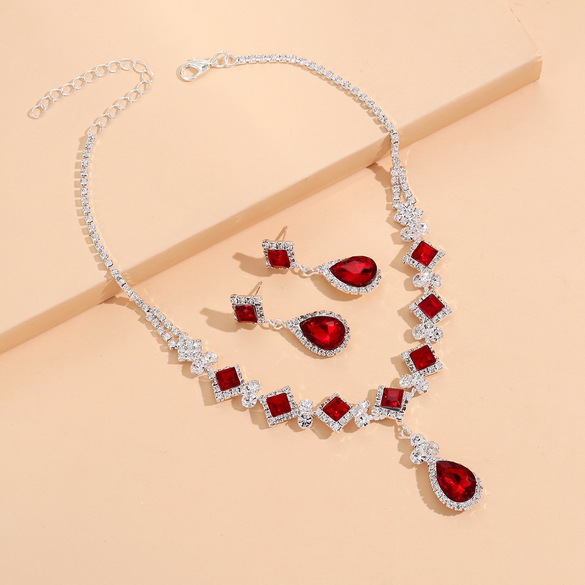 Elegant temperament necklace set