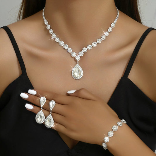 Elegant necklace set full of diamond flowers