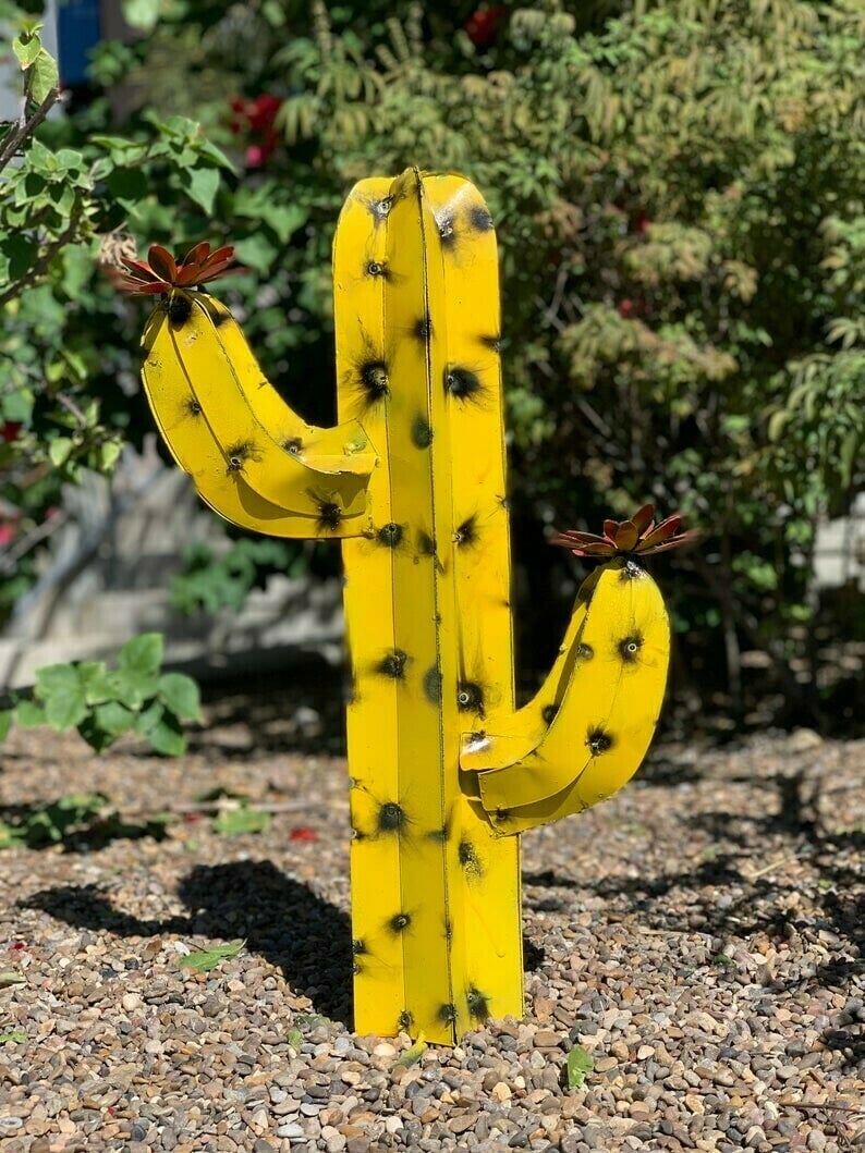 Metal Cactus Plant-Perfect for garden decoration