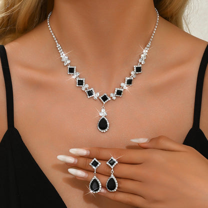 Elegant temperament necklace set