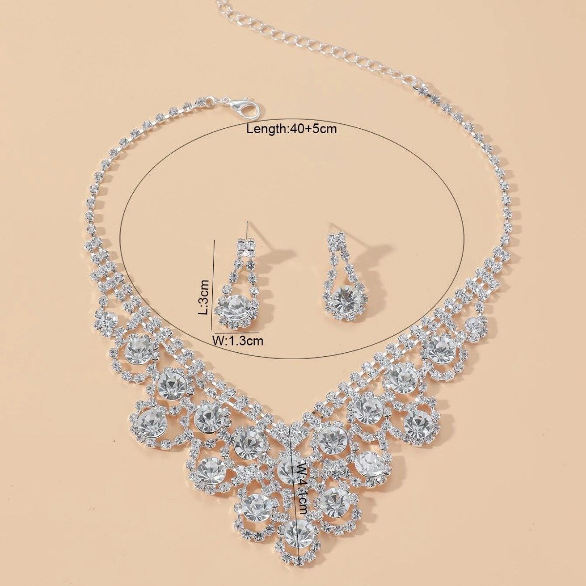 Everything goes with an elegant necklace set