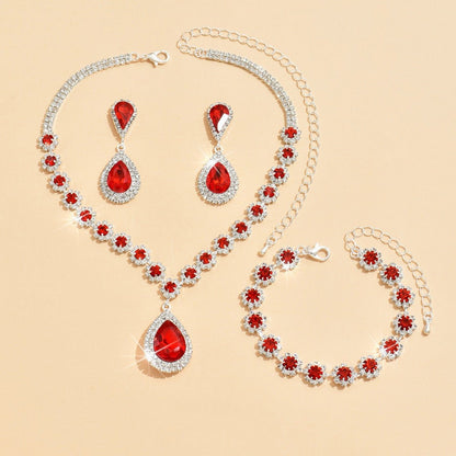 Elegant necklace set full of diamond flowers