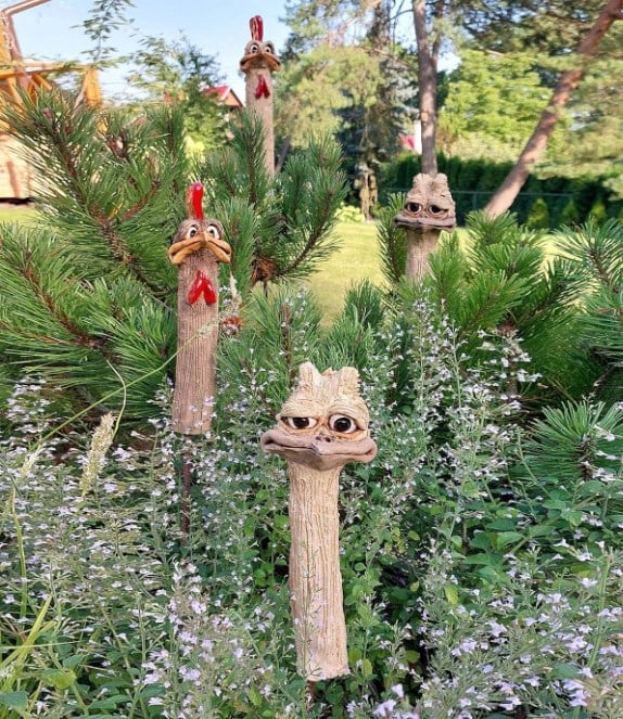 😂Funny Garden Hidden Chicken Statue Decoration🐓