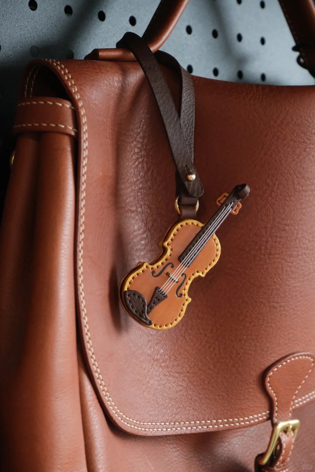 🔥Last Day 49% OFF - 🎁Crafted Leather Violin & Cello Keychain🎻